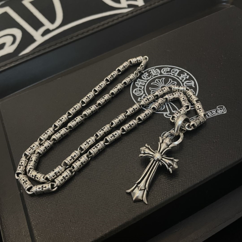 Ch*0me He**ts necklaces